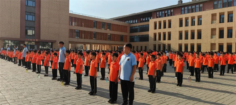 防暑教育助安全 | 少林友谊学校周一升旗仪式暨文明班级、卫生标兵表彰