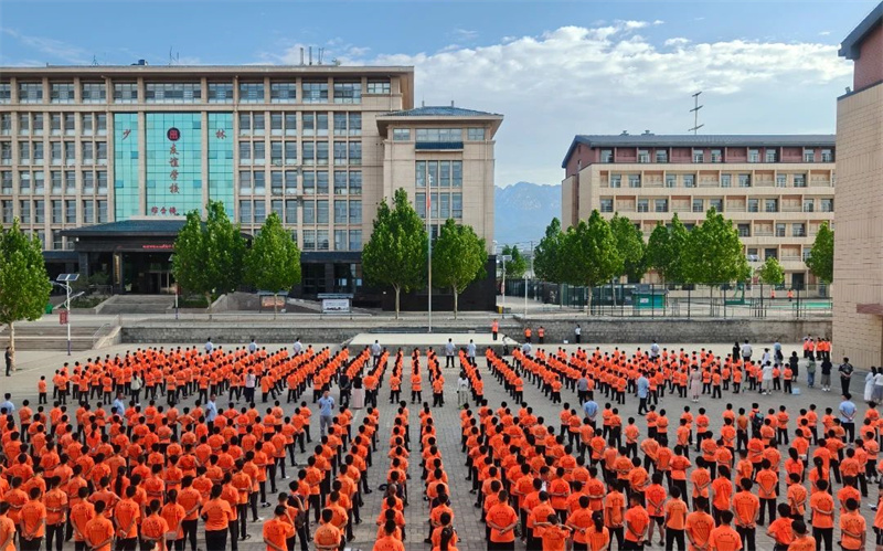全力以赴，迎接期末考试 | 少林友谊学校周一升旗仪式暨文明班级、卫生标兵表彰