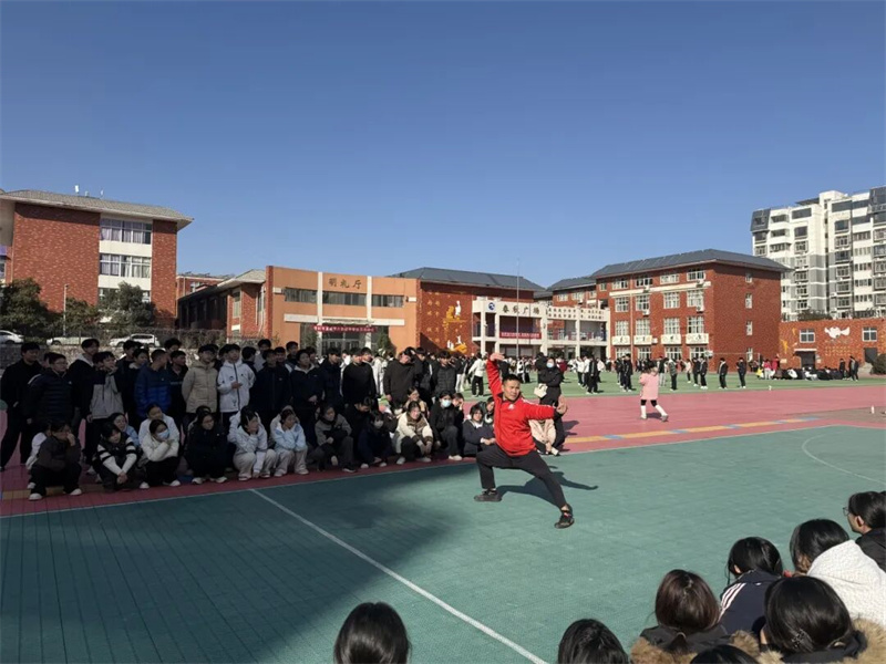 武术进校园|少林友谊学校教练员赴市直六初中开展少林拳专项教学