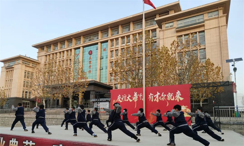 安全守护 向阳成长|少林友谊学校周一升旗仪式暨文明班级表彰(图5) 120105.jpg