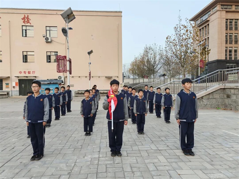 安全守护 向阳成长|少林友谊学校周一升旗仪式暨文明班级表彰(图3) 120103.jpg