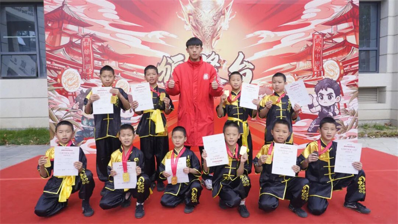 弘扬武术精神 共享荣耀时刻|少林友谊学校隆重举行“中原论剑”武术比赛颁奖典礼(图7) 12097.jpg