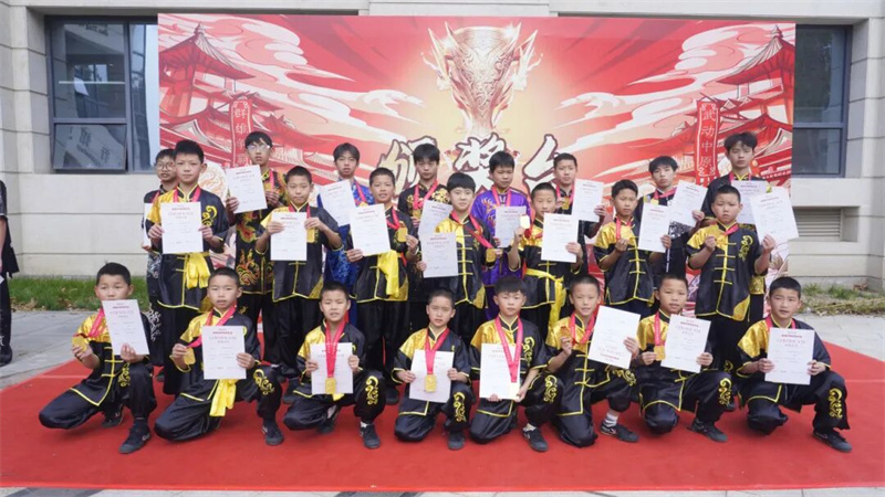 弘扬武术精神 共享荣耀时刻|少林友谊学校隆重举行“中原论剑”武术比赛颁奖典礼(图6) 12096.jpg