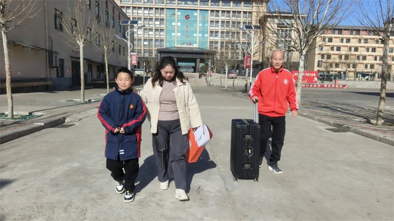 暖心护航,情满校园!少林友谊学校志愿服务彰显人文温度(图5) 122505.jpg