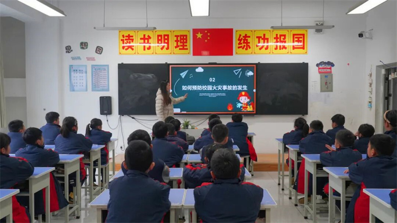 以练筑防 护航成长|少林友谊学校开展2026年春季消防安全疏散演练(图2) 2.jpg