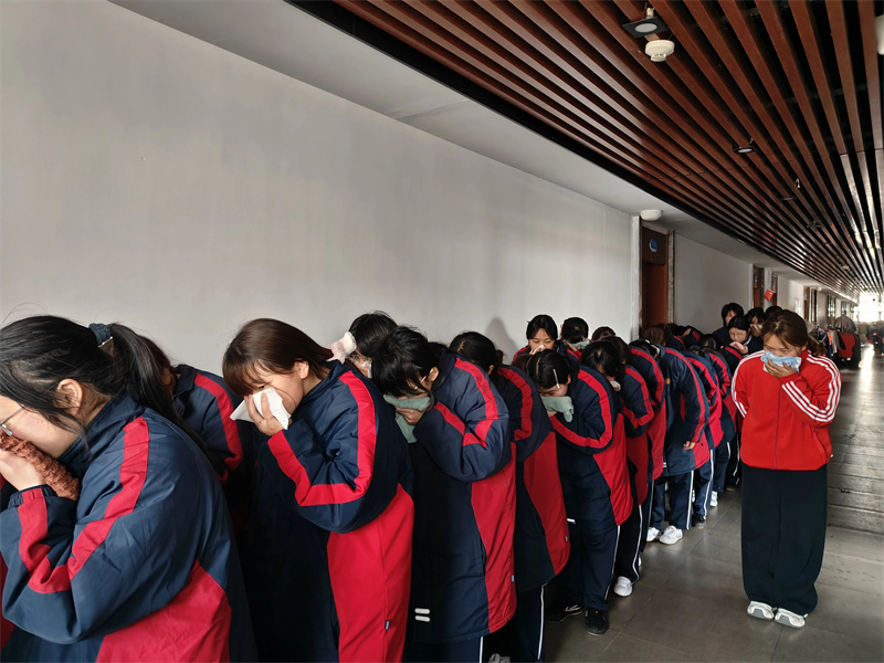 以练筑防 护航成长|少林友谊学校开展2026年春季消防安全疏散演练(图6) 6.jpg