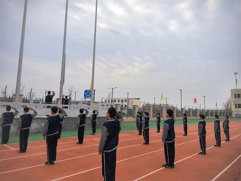 传承雷锋精神 争做时代先锋|少林友谊学校周一升旗仪式暨学雷锋主题活动(图4) 4.jpg