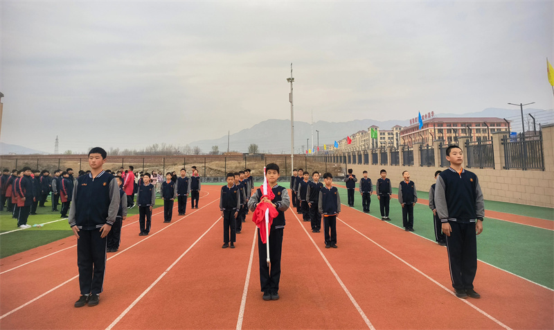 传承雷锋精神 争做时代先锋|少林友谊学校周一升旗仪式暨学雷锋主题活动(图3) 3.jpg