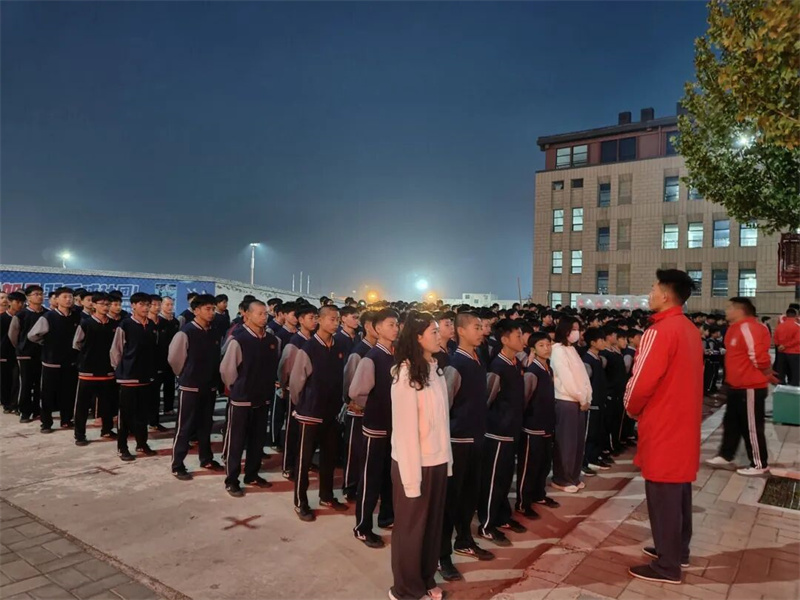 夜练防患 安全护航|少林友谊学校开展夜间消防疏散演练(图8) 8.jpg