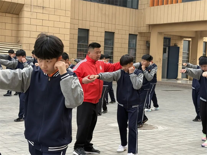 严慈相济 因材施教|少林友谊学校朱虎教练的武术教育路(图4) 4.jpg