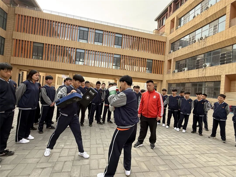 严慈相济 因材施教|少林友谊学校朱虎教练的武术教育路(图5) 5.jpg