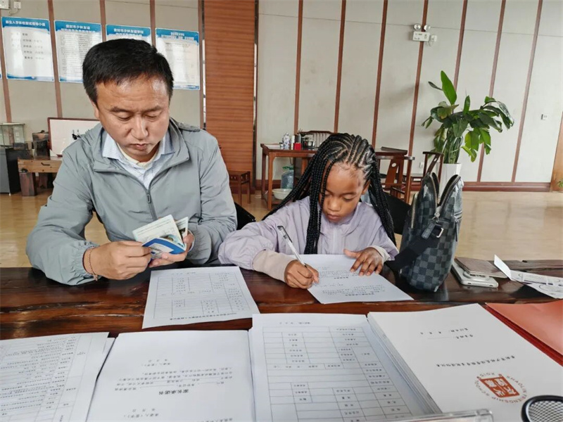 万里逐武 友谊结缘|坦桑尼亚少女郑文菲在少林友谊学校的温暖成长